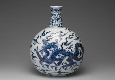 图片[2]-Flask with dragon and cloud decoration in underglaze blue, Ming dynasty, Yongle reign (1403-1424)-China Archive